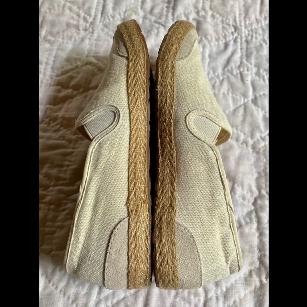⭐️UGG Slip-on Loafers⭐️ - Picture 5 of 10